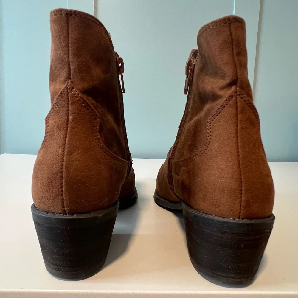 Carlos by Carlos Santana Montana Brown Zip Ankle Boots.‎ Size 6.